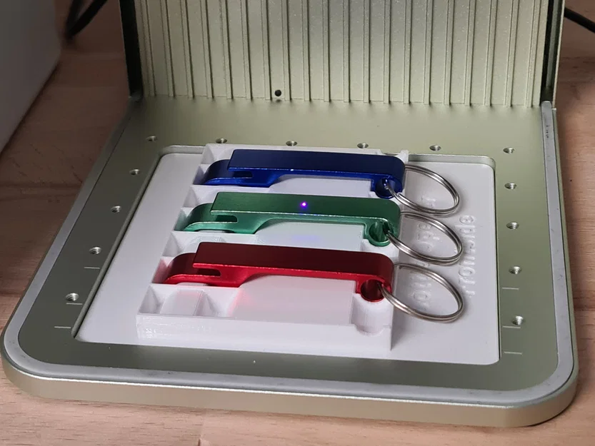 Khuôn giữ móc khóa khui bia cho xTool F1 (Lite) - Image 7