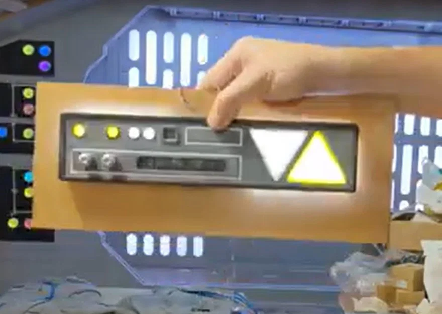 Bảng điều khiển Ferrix từ Star Wars Andor - Phiên bản dài - Image 2