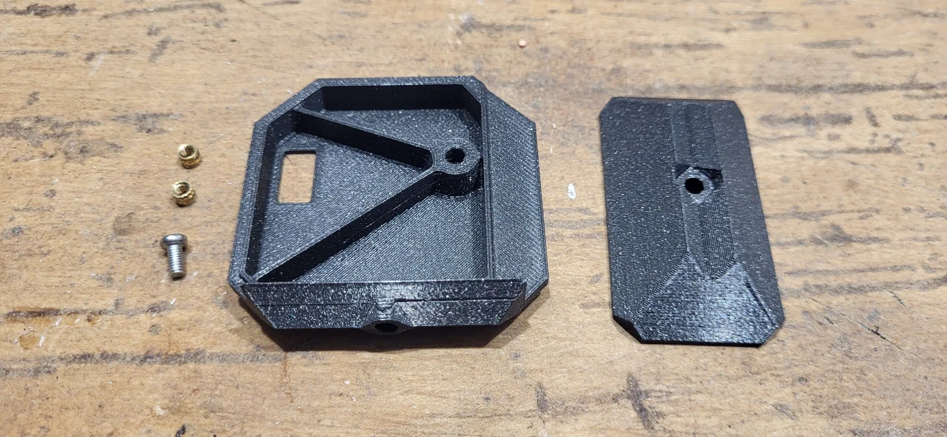 Cải thiện sóng Wi-Fi cho Prusa Core One: Nắp lưng kèm chân đế hoặc nam châm - Image 4