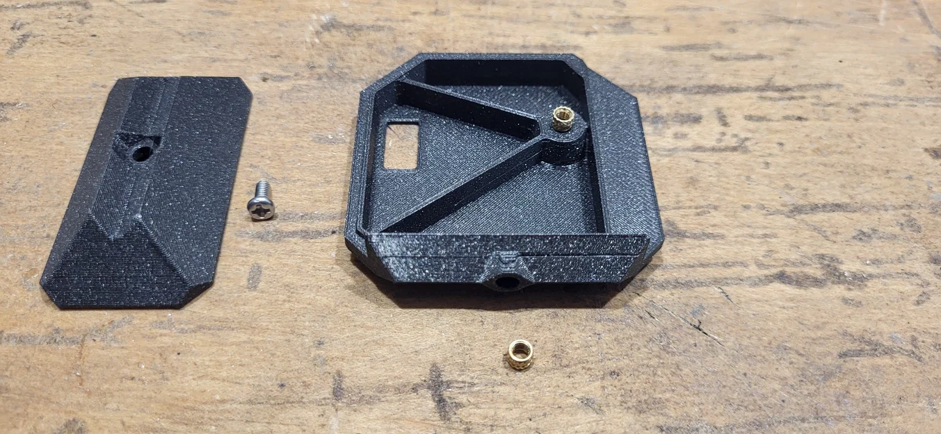 Cải thiện sóng Wi-Fi cho Prusa Core One: Nắp lưng kèm chân đế hoặc nam châm - Image 6