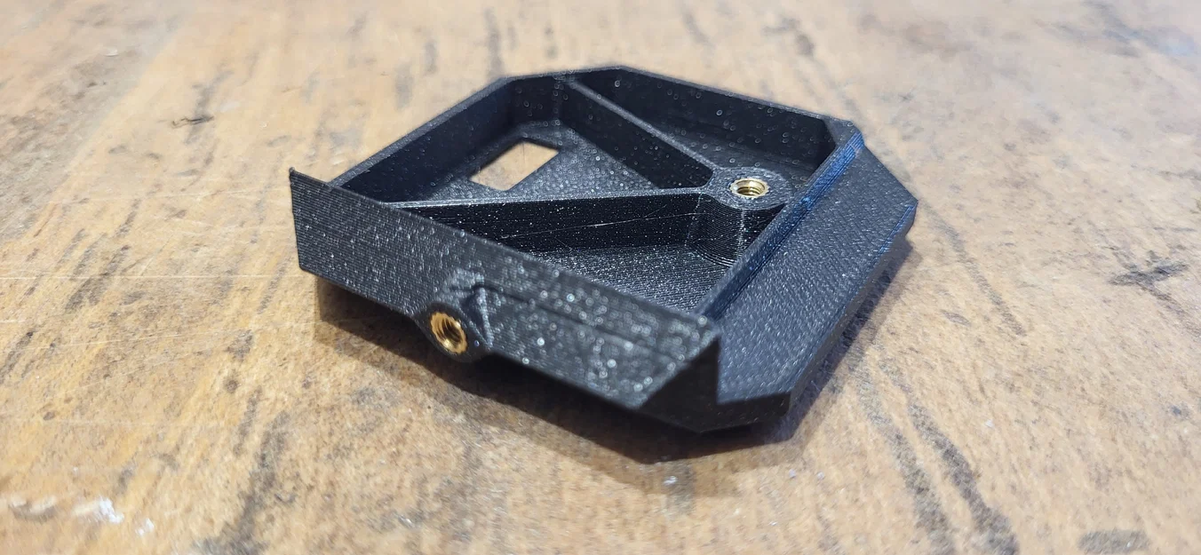 Cải thiện sóng Wi-Fi cho Prusa Core One: Nắp lưng kèm chân đế hoặc nam châm - Image 9