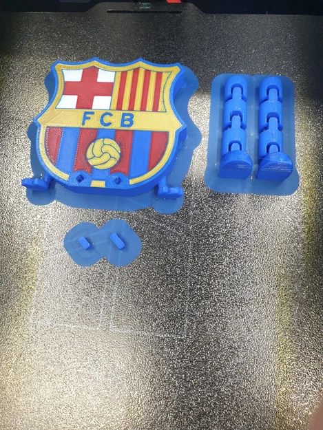 Mô hình khiên FC Barcelona có chân linh hoạt (flexi legs) in 3D - Image 3