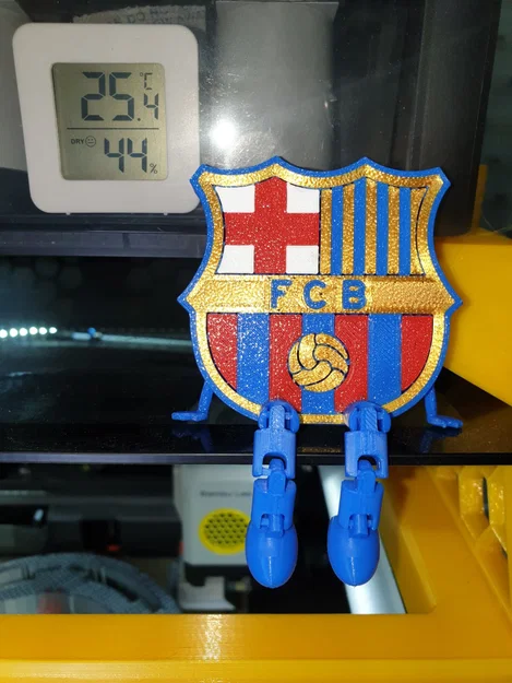Mô hình khiên FC Barcelona có chân linh hoạt (flexi legs) in 3D - Image 4