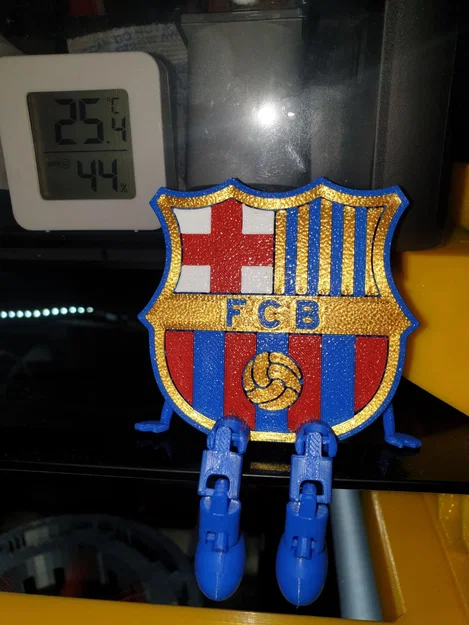 Mô hình khiên FC Barcelona có chân linh hoạt (flexi legs) in 3D - Image 5