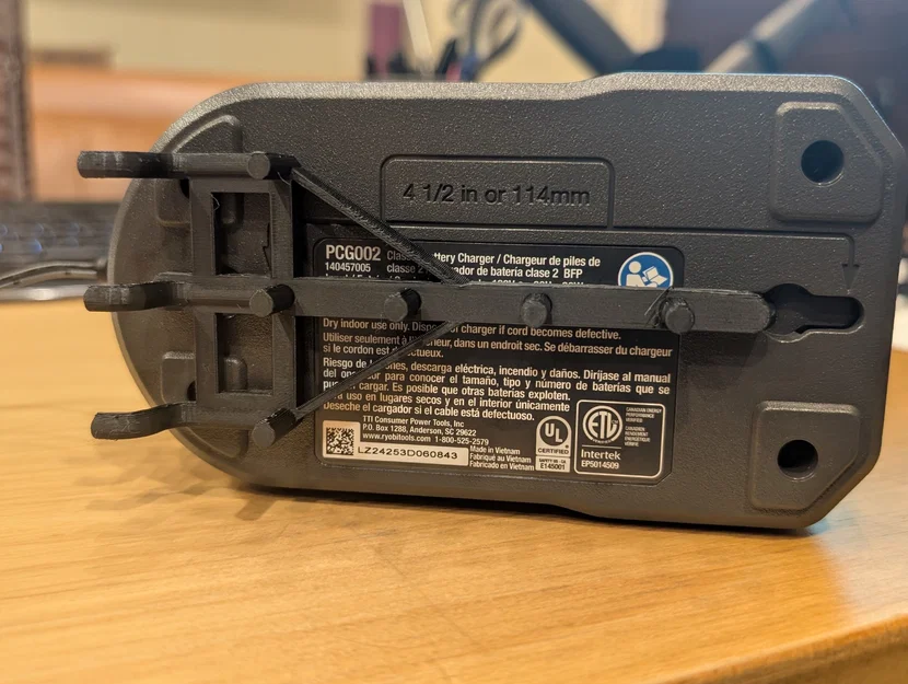 Giá treo bảng pegboard cho bộ sạc pin Ryobi (2024, Model PCG002) - Image 1