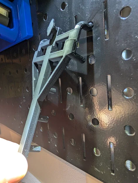 Giá treo bảng pegboard cho bộ sạc pin Ryobi (2024, Model PCG002) - Image 2