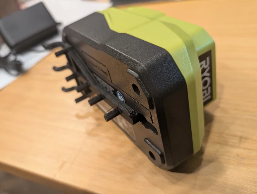 Giá treo bảng pegboard cho bộ sạc pin Ryobi (2024, Model PCG002) - Image 6