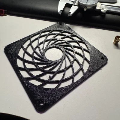 Lưới bảo vệ quạt tản nhiệt 140mm thiết kế phong cách Noctua