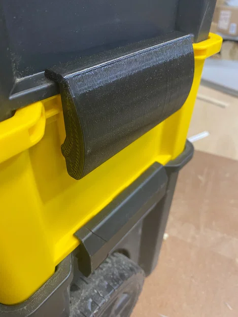 Khóa cài thay thế cho hộp dụng cụ Stanley Essential Rolling Workshop STST19631 - Image 2