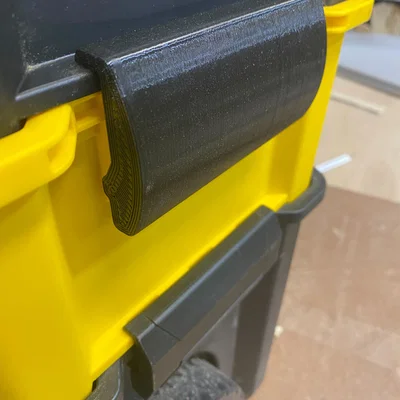 Khóa cài thay thế cho hộp dụng cụ Stanley Essential Rolling Workshop STST19631