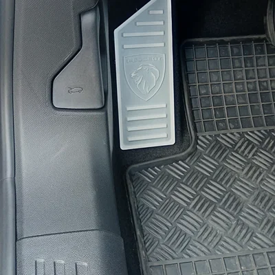 Tấm lót chỗ để chân in 3D cho xe Peugeot 2008 II (Footrest)