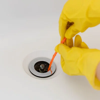Dụng cụ thông tắc cống (Drain cleaner)