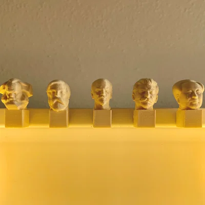 Mô hình 3D Five Heads of Communism