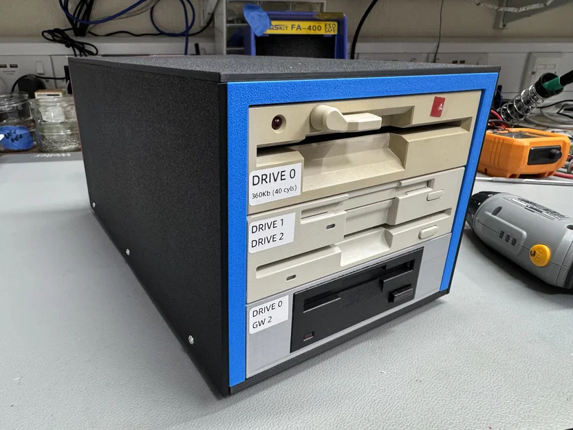 Vỏ hộp gắn ngoài cho 3 ổ đĩa Greaseweazle (kích thước 5.25 inch) - Image 1