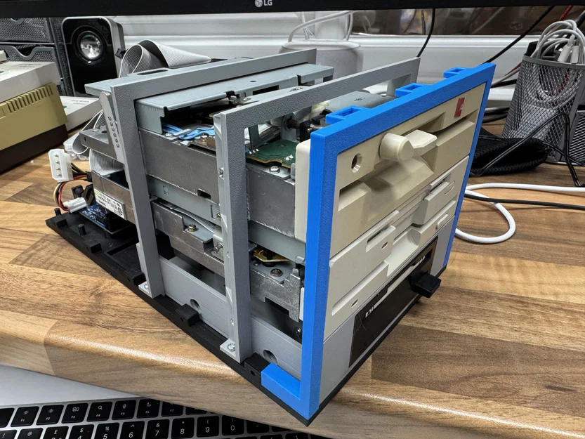 Vỏ hộp gắn ngoài cho 3 ổ đĩa Greaseweazle (kích thước 5.25 inch) - Image 2