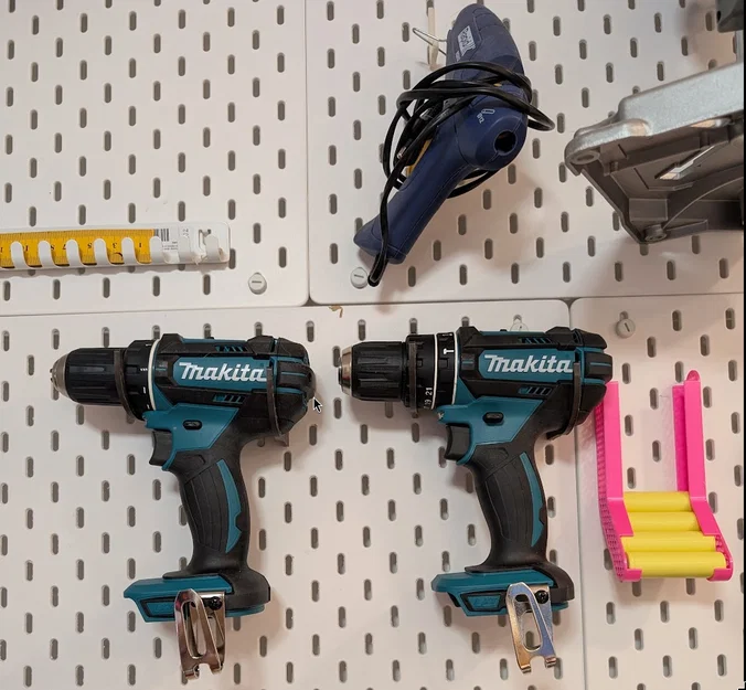 Móc treo máy khoan Makita cho bảng lỗ Skadis - Tự in 3D - Image 1