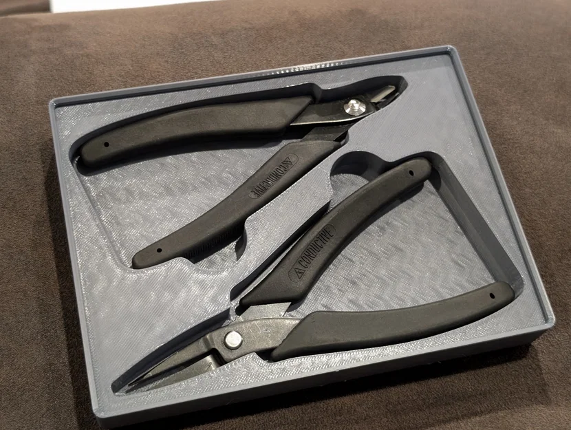 Khay đựng kìm 5 inch hệ Gridfinity (Doyle Flush Cutter & Pliers) - Image 1