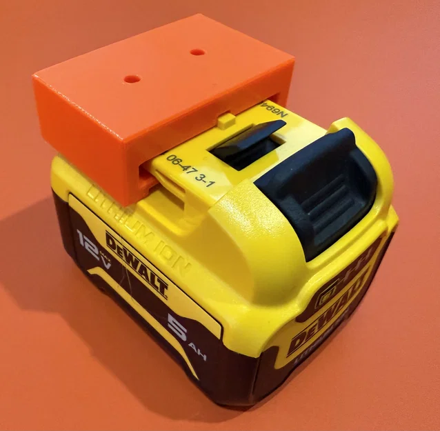 Giá treo pin Dewalt tốt nhất với 2 lỗ vít và rãnh cho pin 12v - Image 2