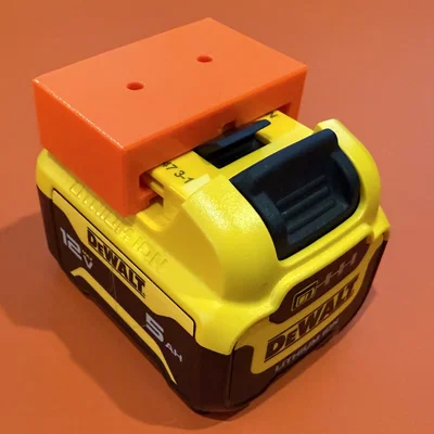 Giá treo pin Dewalt tốt nhất với 2 lỗ vít và rãnh cho pin 12v
