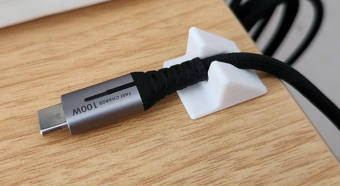 Kẹp giữ dây cáp đơn gọn gàng cho bàn làm việc - In 3D dễ dàng - Image 1