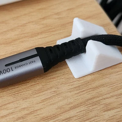 Kẹp giữ dây cáp đơn gọn gàng cho bàn làm việc - In 3D dễ dàng