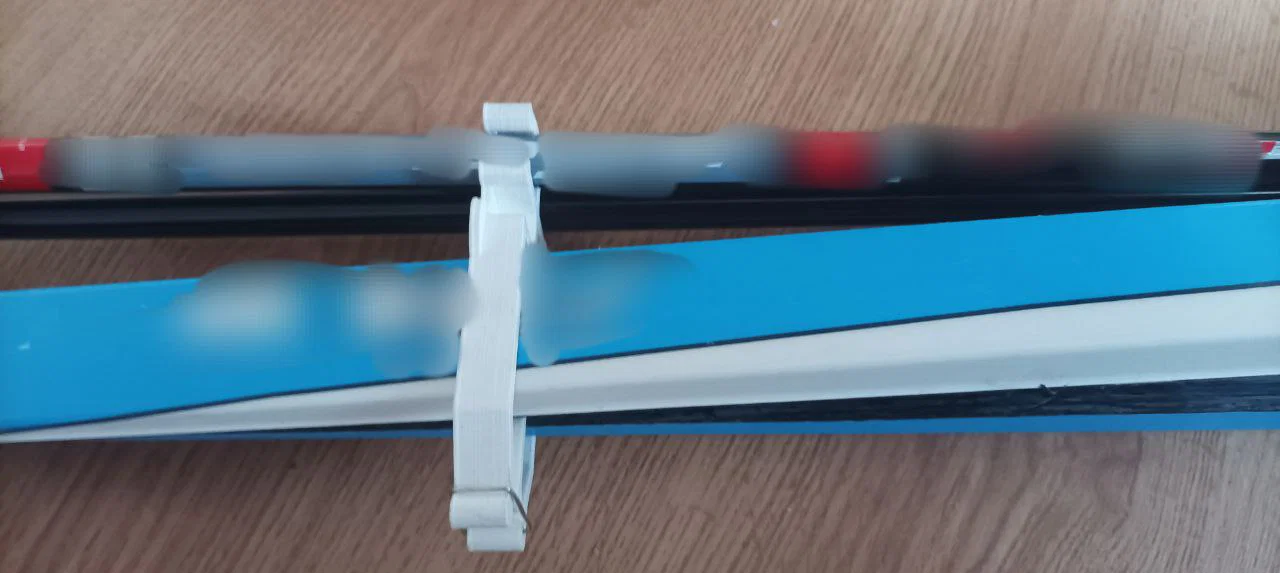 Giá đỡ ván trượt băng (Cross-country skis holder) - Image 2