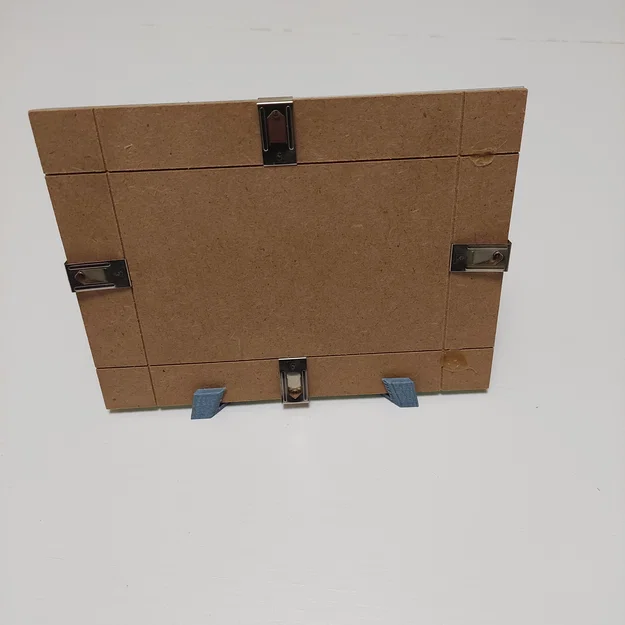 Giá đỡ khung ảnh 3D tiện lợi (Clip Frame Support) cho ảnh 20x15cm - Image 3