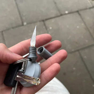 Móc khóa dao trổ Exacto (Exacto knife keychain)