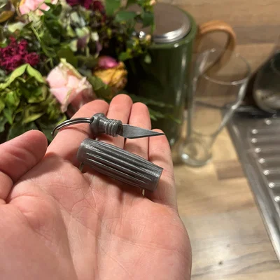 Móc khóa dao trổ Exacto (Exacto knife keychain)