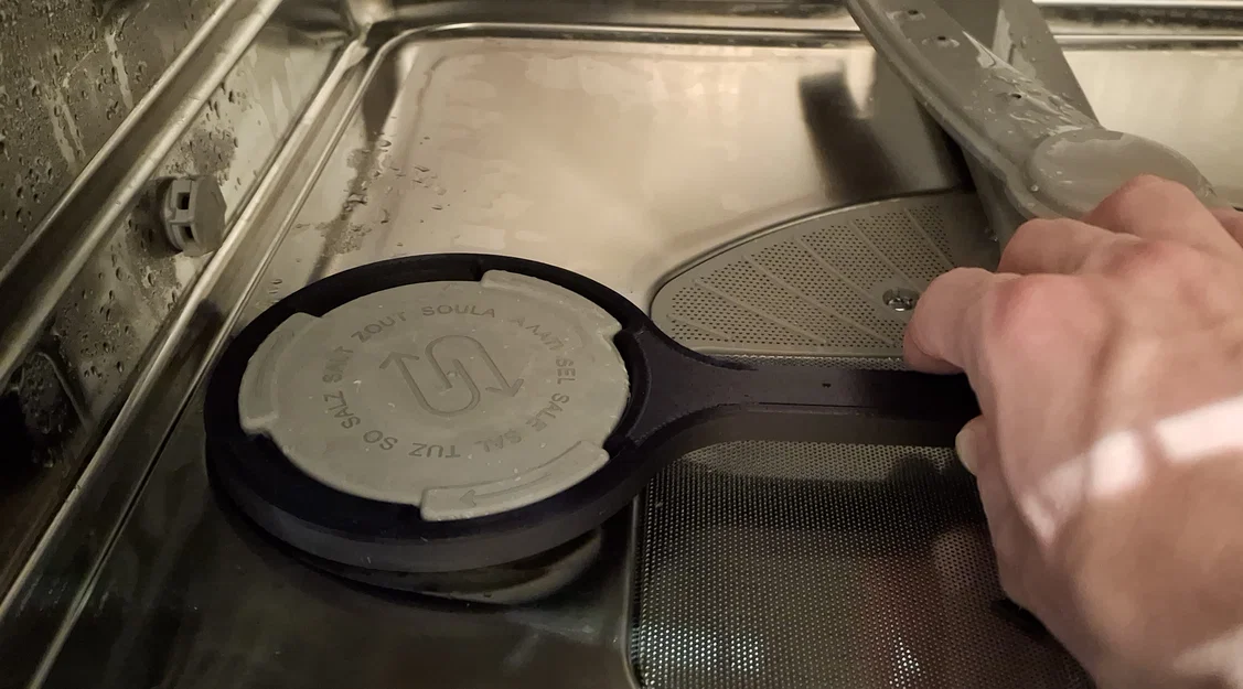 Dụng cụ mở nắp bình muối máy rửa bát - Giải pháp 3D tiện lợi - Image 1