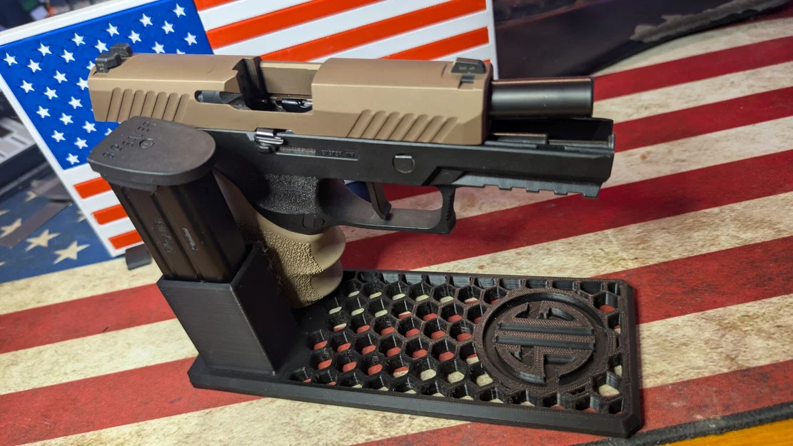 Đế trưng bày và giá đỡ SIG P320 thiết kế 3D chuyên nghiệp - Image 2