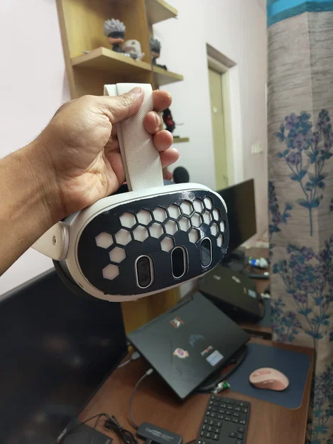 Ốp bảo vệ Meta Quest 3 họa tiết tổ ong (Hexagon Shield) in 3D - Image 1