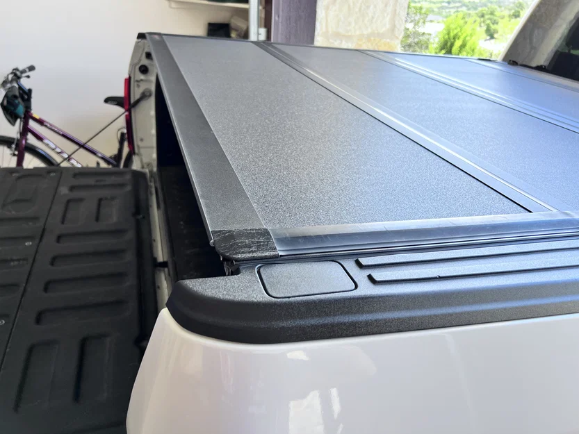 Góc nhựa thay thế cho nắp thùng xe BAKFlip MX4 - Image 1