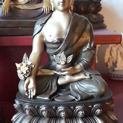 Mô hình Phật Dược Sư (Medicine Buddha)