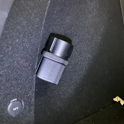 Giá treo bộ chuyển đổi Tesla J1772