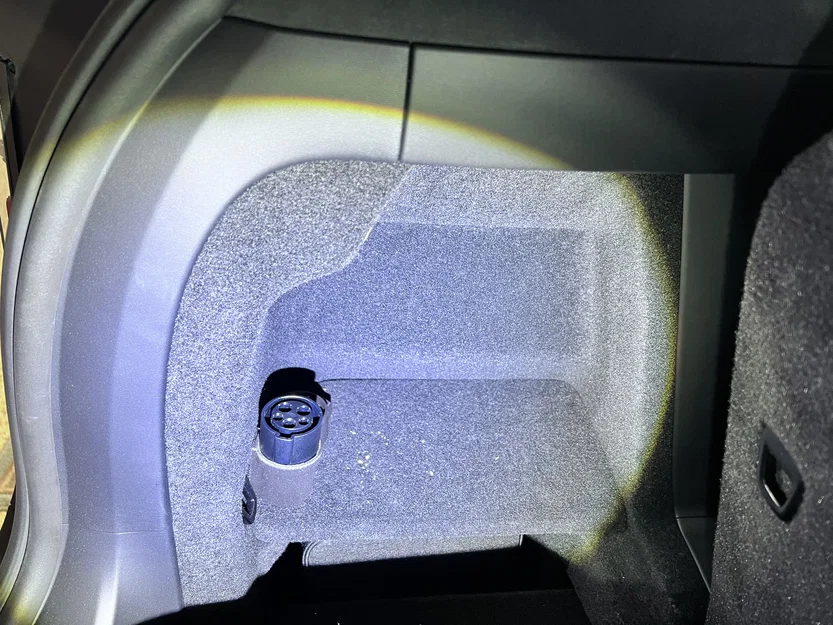 Giá treo bộ chuyển đổi Tesla J1772 - Image 7