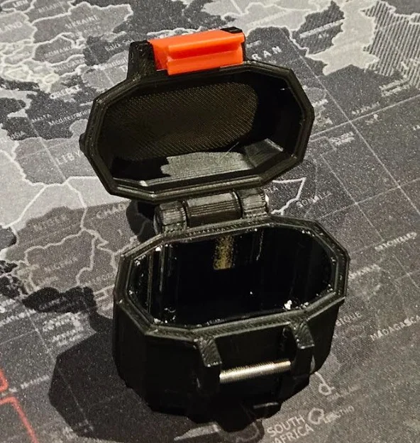 Ốp lưng bền bỉ (Rugged Case) cho AirPods Gen 1 & 2 - Image 4