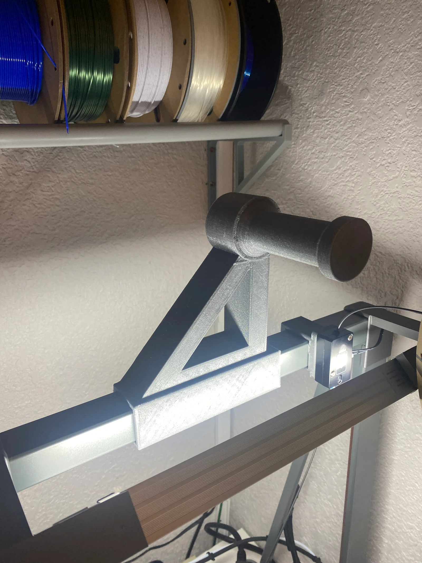 Ender 3 V3 Plus - Ngàm kẹp cuộn nhựa gắn trên đầu 1