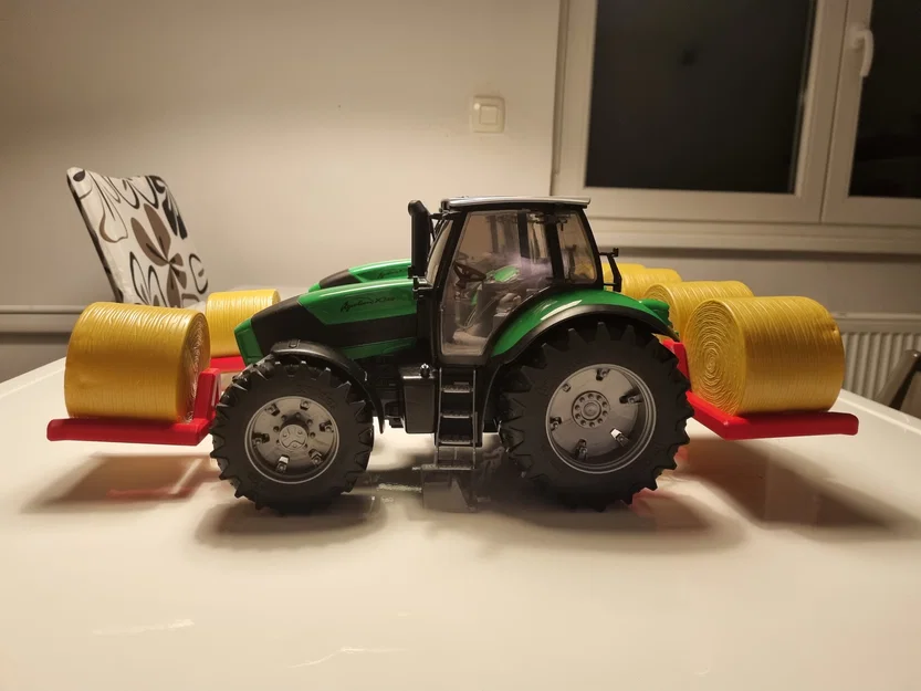 Càng gắp cuộn rơm (Round Bale Transport Fork) cho xe Bruder - Image 4