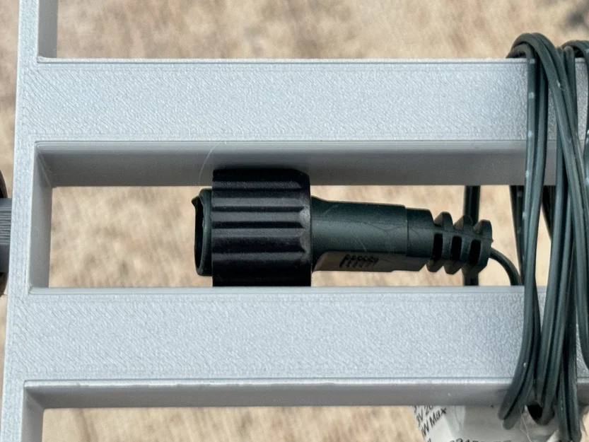 Cuộn dây thu đèn trang trí Giáng sinh dùng máy khoan - Image 2