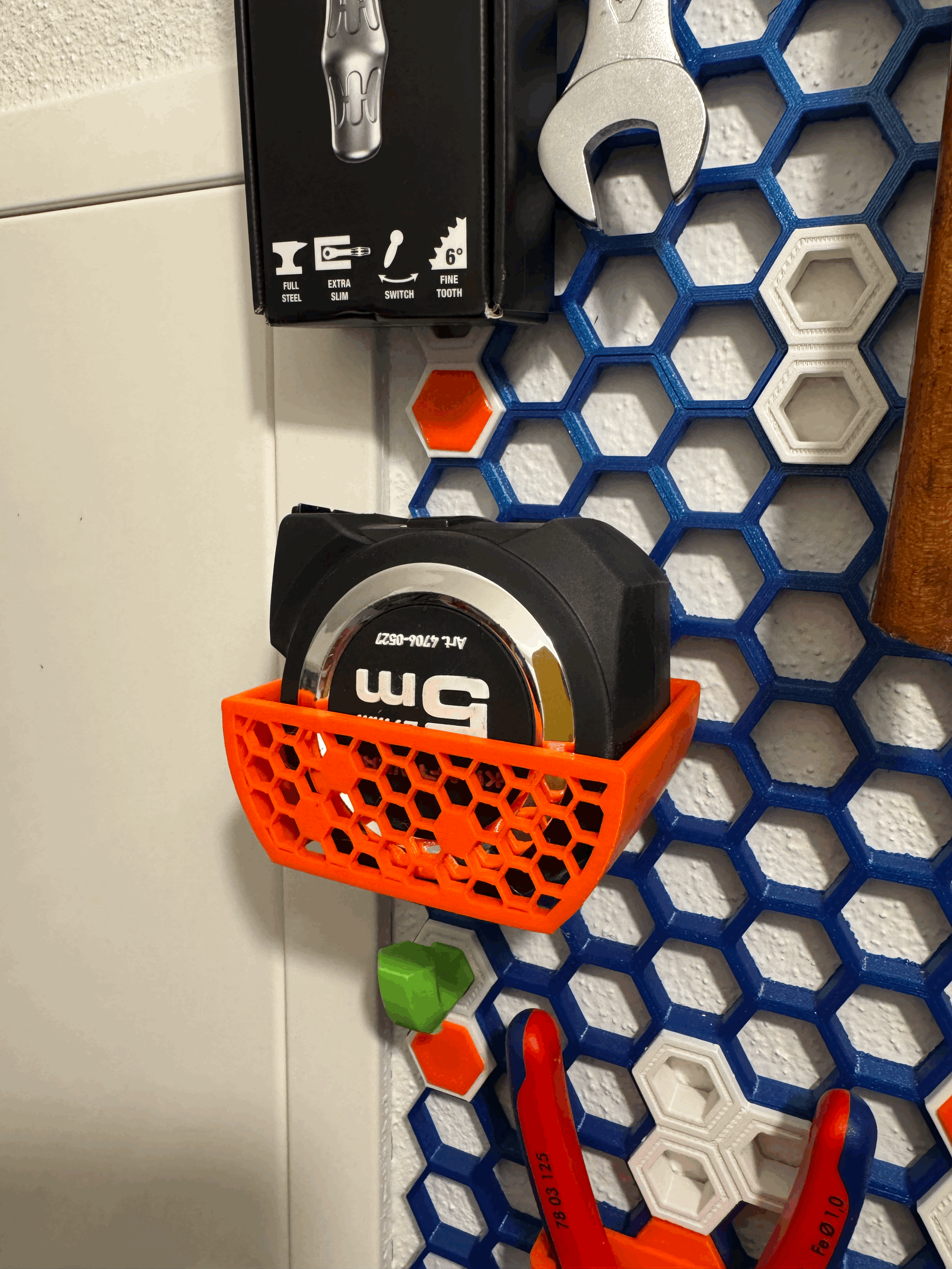 Giá treo thước cuộn 5m dành cho hệ bảng treo tường HSW - Image 1