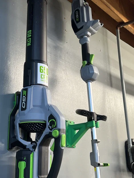 Giá treo tường chắc chắn cho máy cắt cỏ EGO - Image 1