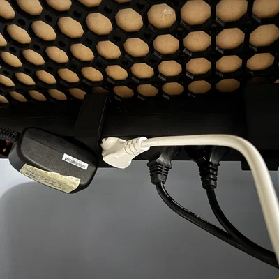 Giá đỡ ổ cắm điện cho Multiboard/Underware sử dụng ốc vít