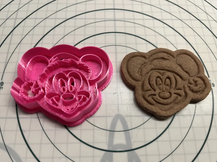 Khuôn cắt bánh quy Giáng sinh Mickey - Image 1