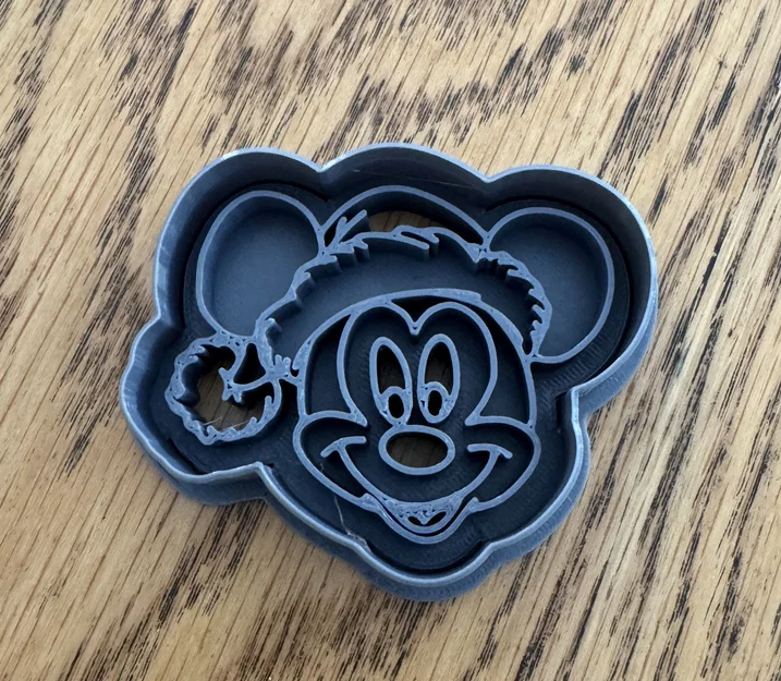 Khuôn cắt bánh quy hình Mickey Mouse đội mũ Giáng sinh in 3D - Image 1