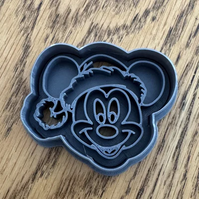 Khuôn cắt bánh quy hình Mickey Mouse đội mũ Giáng sinh in 3D