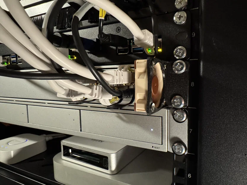 Giá đỡ quạt 40mm làm mát SFP adapter cho tủ Rack cực tiện lợi - Image 1