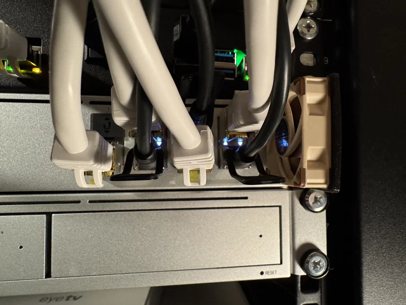 Giá đỡ quạt 40mm làm mát SFP adapter cho tủ Rack cực tiện lợi - Image 2