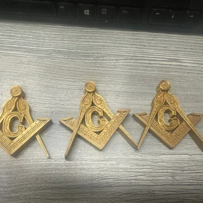 Mô hình thước góc và compa ba độ (Three degrees Square and compasses)