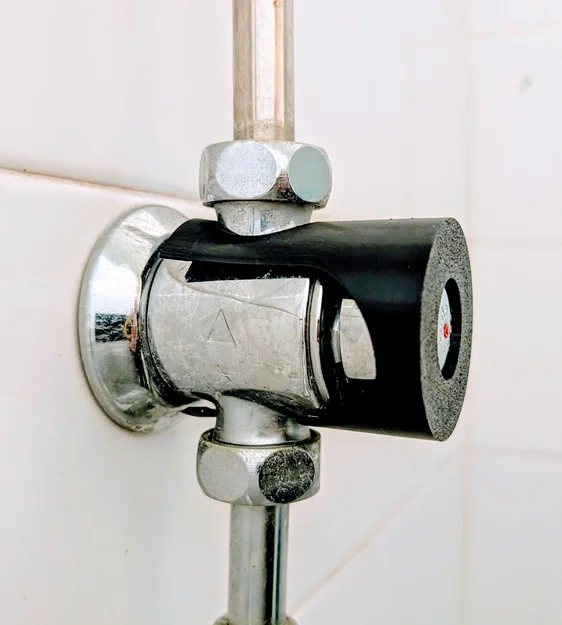 Dụng cụ nhấn giữ nút vòi sen Rada - Image 3